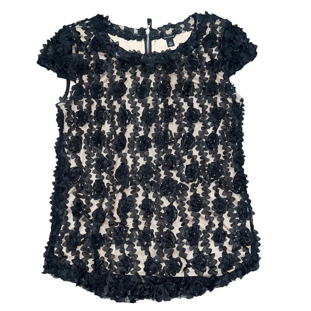 ANN TAYLOR Black Rosette Lace Top W/ Nude Underlay & Cap Sleeves Size XS